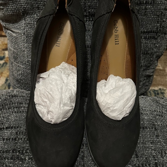 Cobb Hill by New Balance Women's Classic Black Loafers - Picture 2 of 8